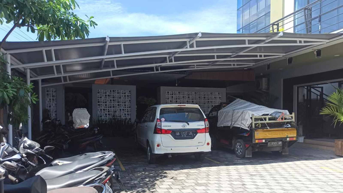 Proyek Kanopi Baja Ringan di Teras Rumah